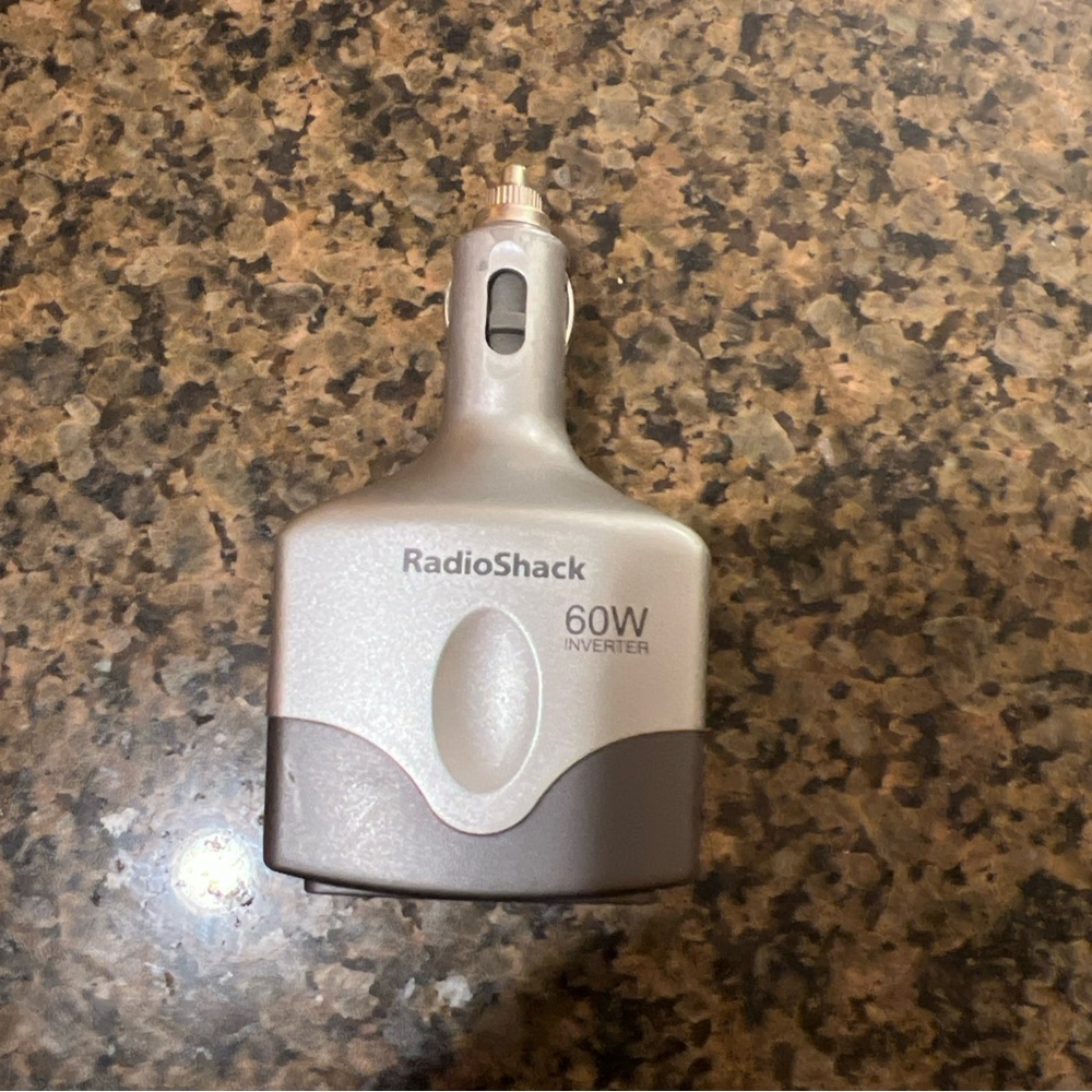 RadioShack 60W Inverter‎ - Picture 2 of 9